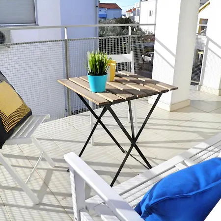 Daisy Apartment